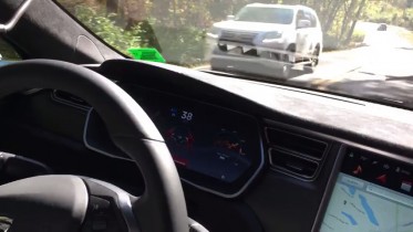Tesla-self-driving-autopilot-car-almost-crashed