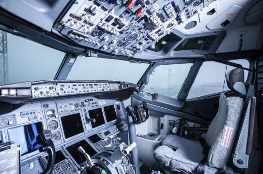 Boeing-Interior-Cockpit-View-Inside-Airliner
